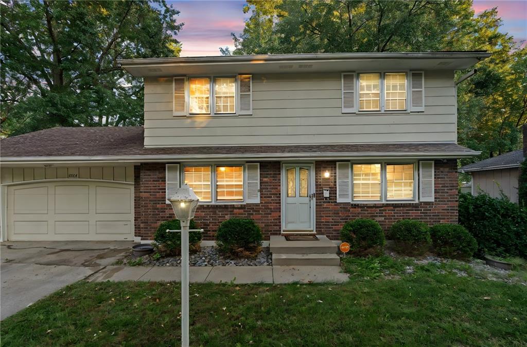 3813 Queen Ridge Drive Independence, MO 64055 - Photo 2 of 36