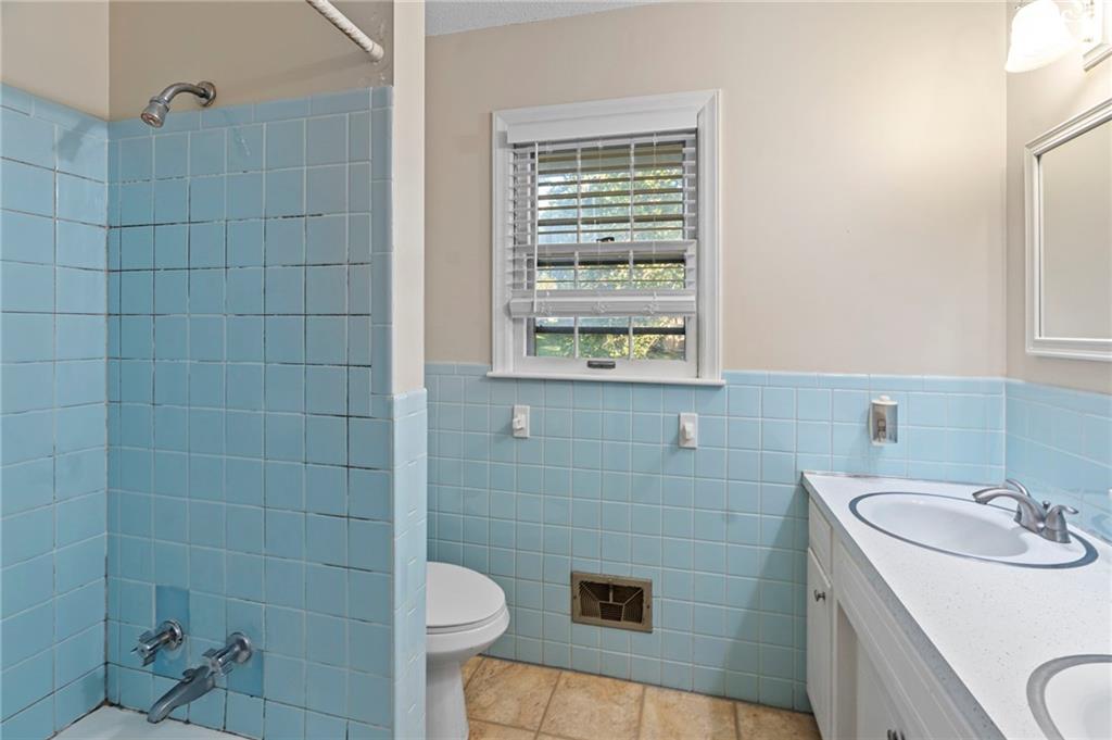 3813 Queen Ridge Drive Independence, MO 64055 - Photo 23 of 36