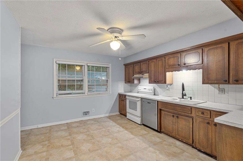 3813 Queen Ridge Drive Independence, MO 64055 - Photo 8 of 36