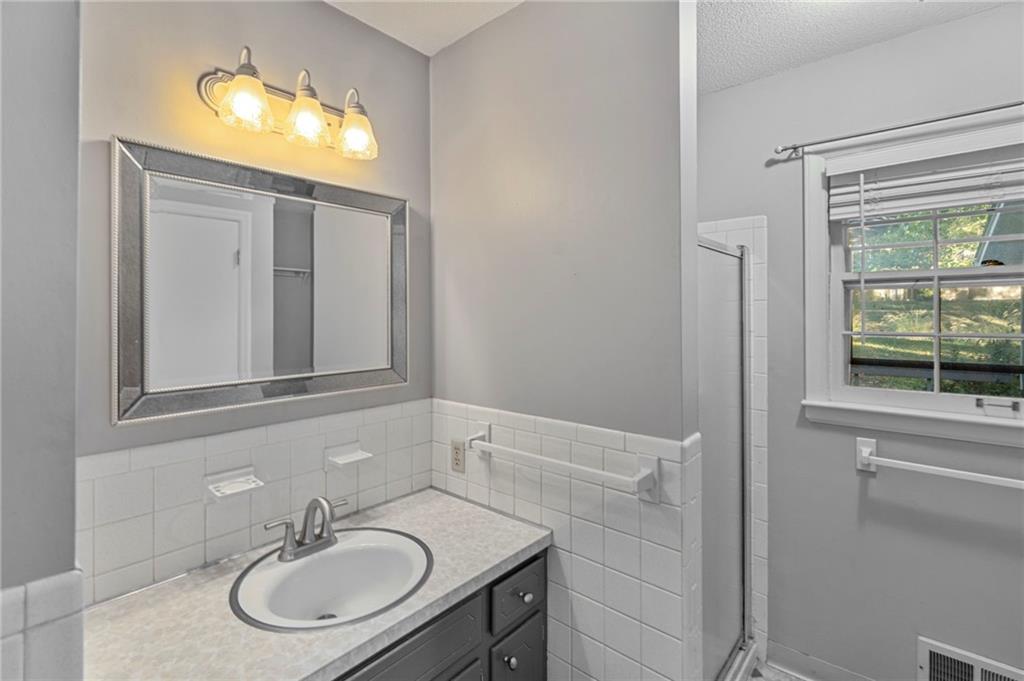 3813 Queen Ridge Drive Independence, MO 64055 - Photo 9 of 36