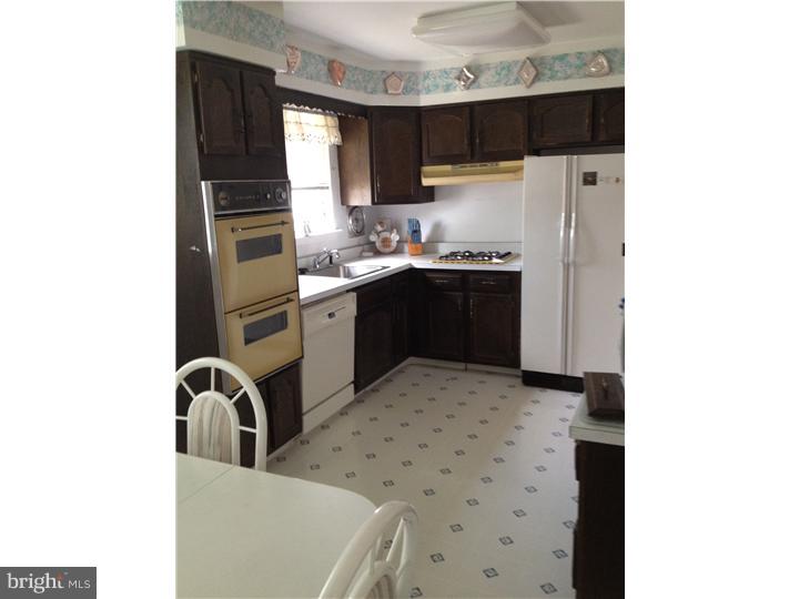 9914 Wingtip Road Philadelphia, PA 19115 - Photo 7 of 16 Kitchen