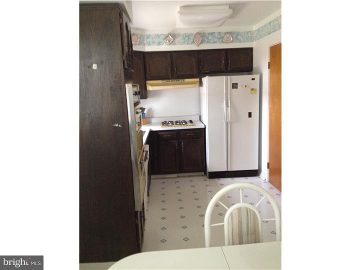 9914 Wingtip Road Philadelphia, PA 19115 - Photo 9 of 16 Kitchen