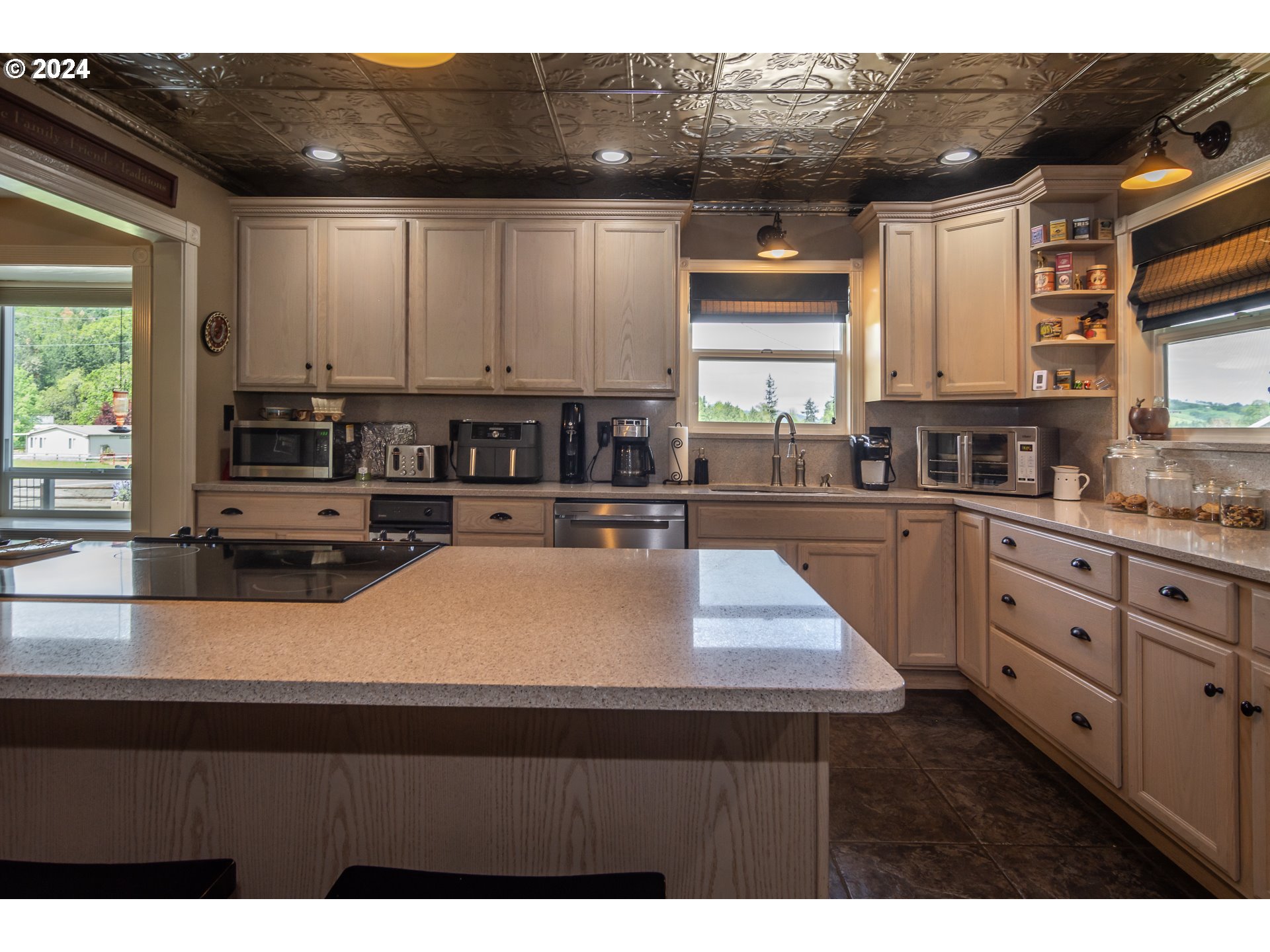 9373 Roberts Creek Road Roseburg, OR 97470 - Photo 11 of 48 Kitchen
