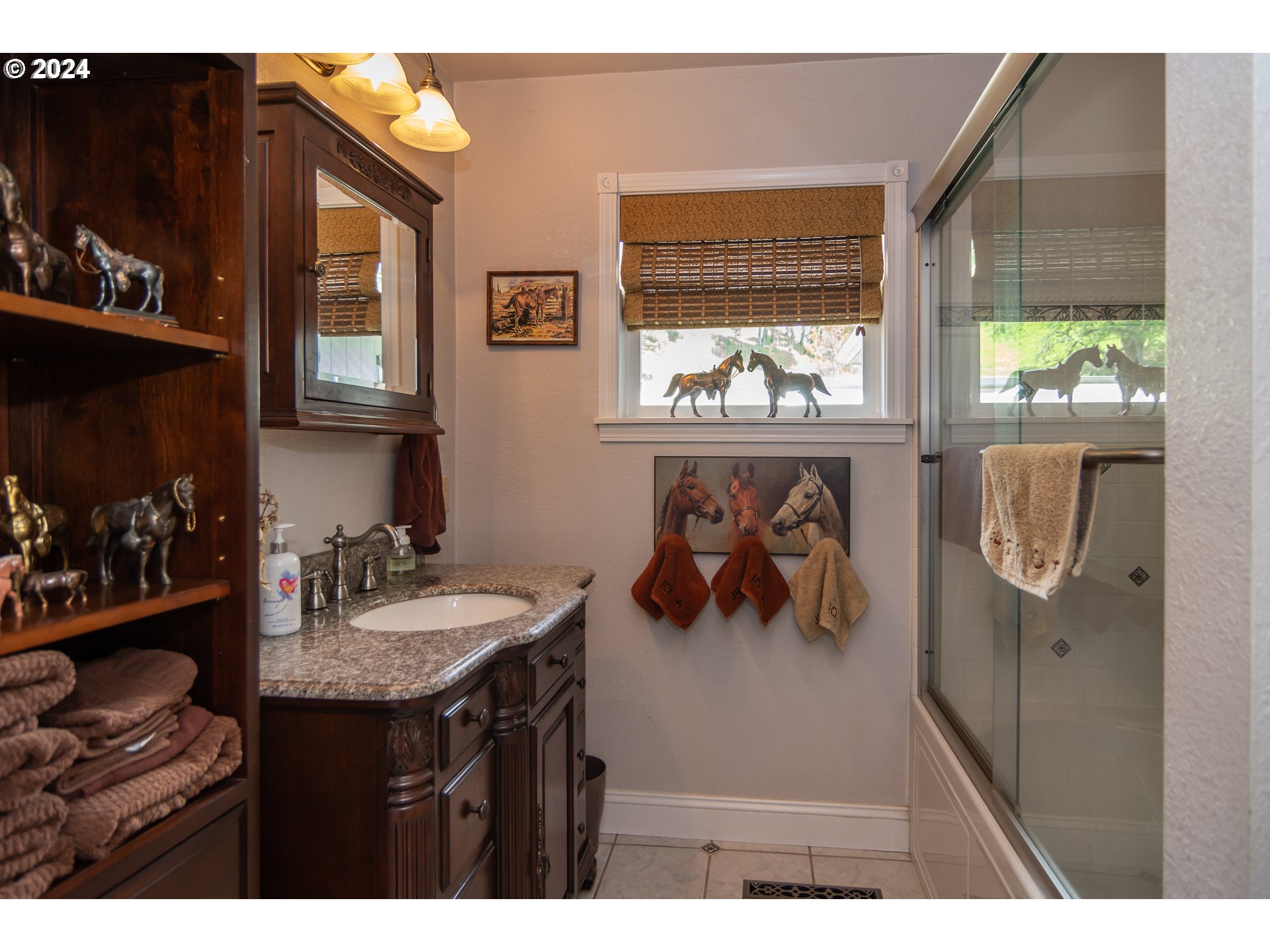 9373 Roberts Creek Road Roseburg, OR 97470 - Photo 14 of 48 Bathroom
