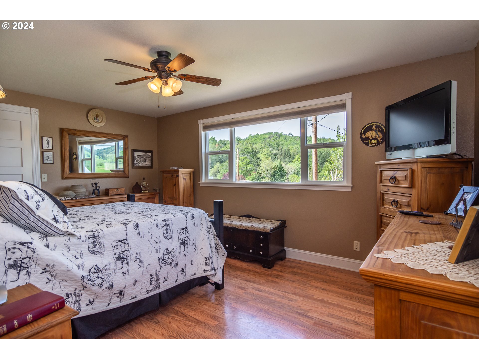 9373 Roberts Creek Road Roseburg, OR 97470 - Photo 21 of 48 Bedroom