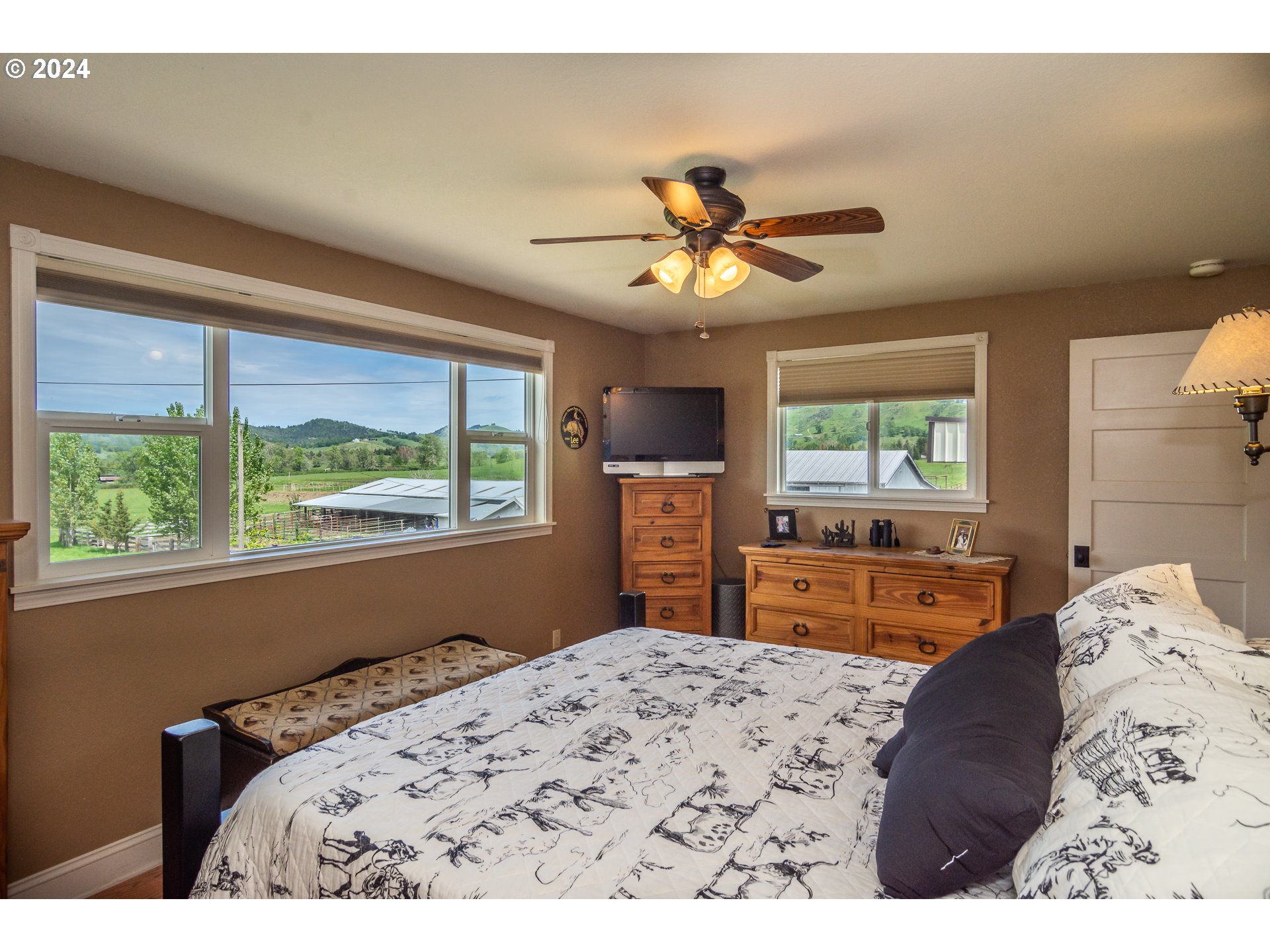 9373 Roberts Creek Road Roseburg, OR 97470 - Photo 22 of 48 Bedroom