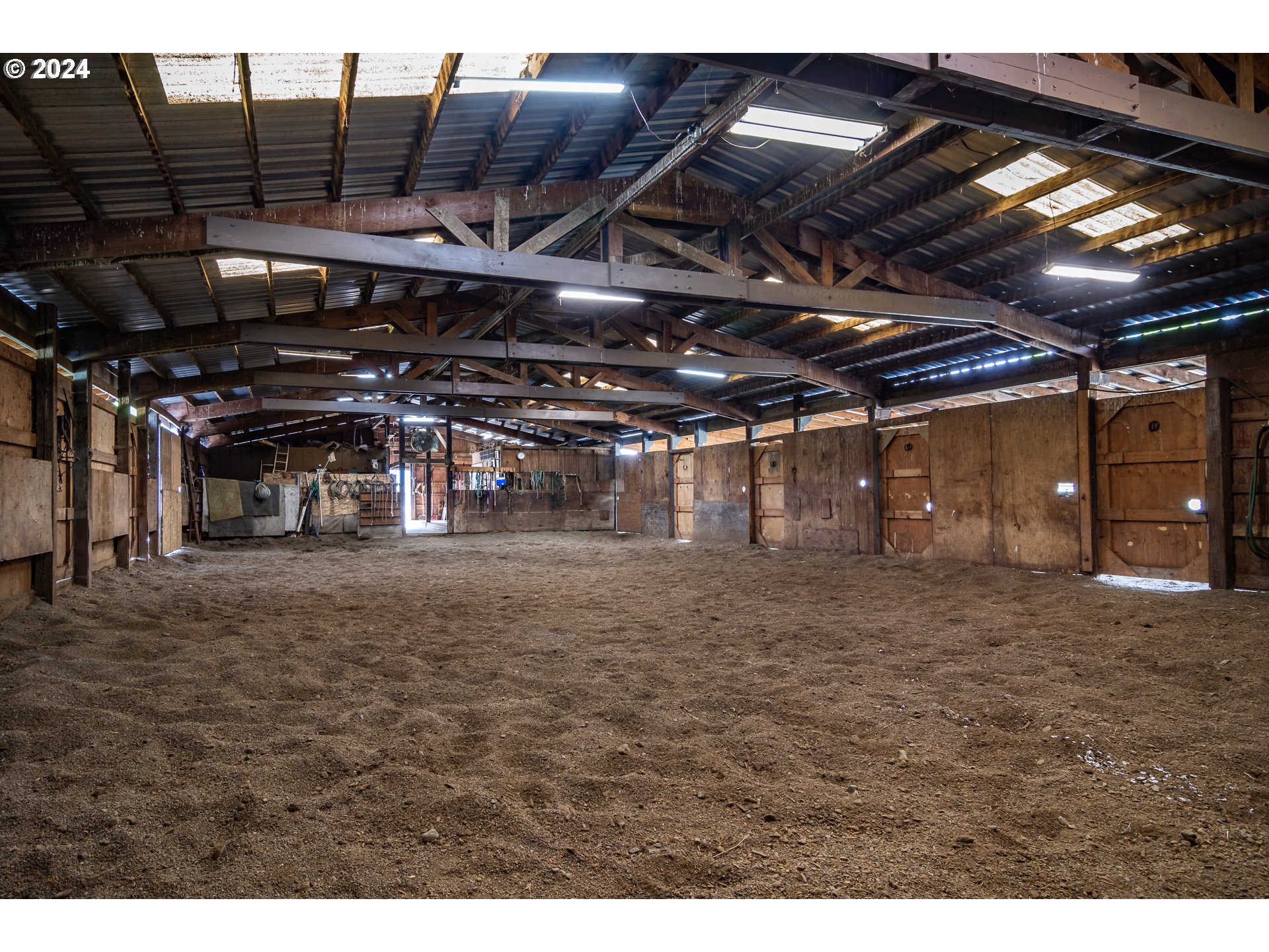 9373 Roberts Creek Road Roseburg, OR 97470 - Photo 34 of 48 Arena