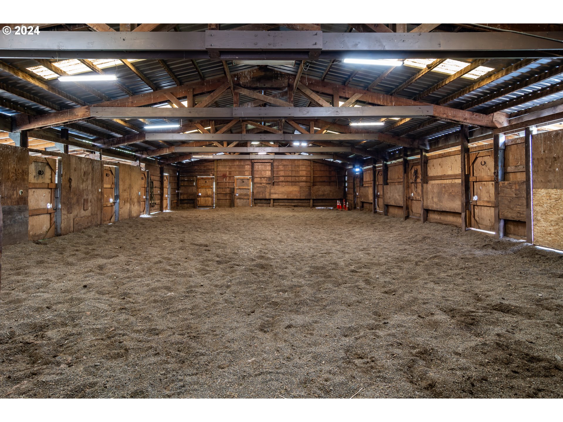 9373 Roberts Creek Road Roseburg, OR 97470 - Photo 35 of 48 Arena