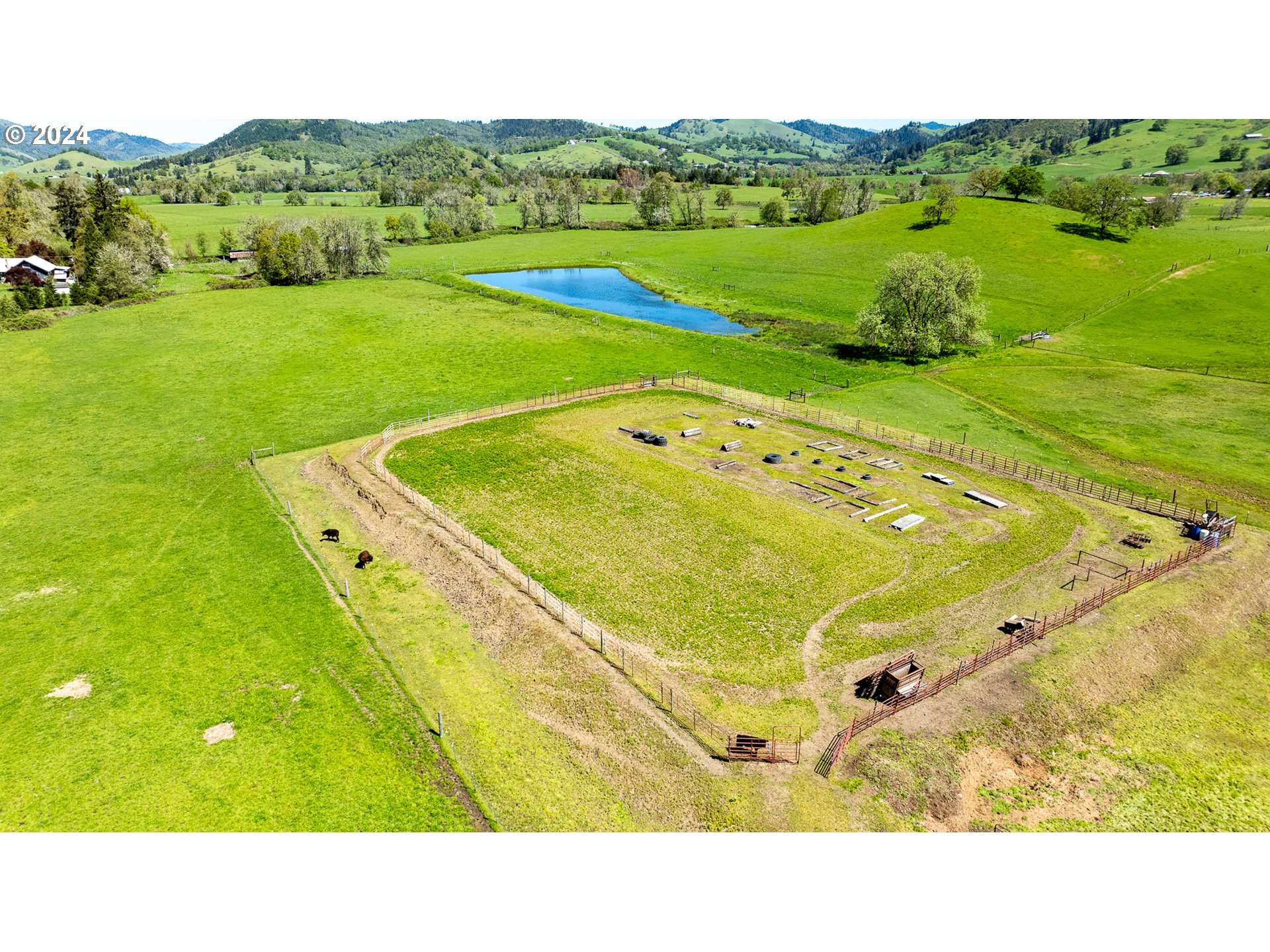 9373 Roberts Creek Road Roseburg, OR 97470 - Photo 38 of 48 Arena