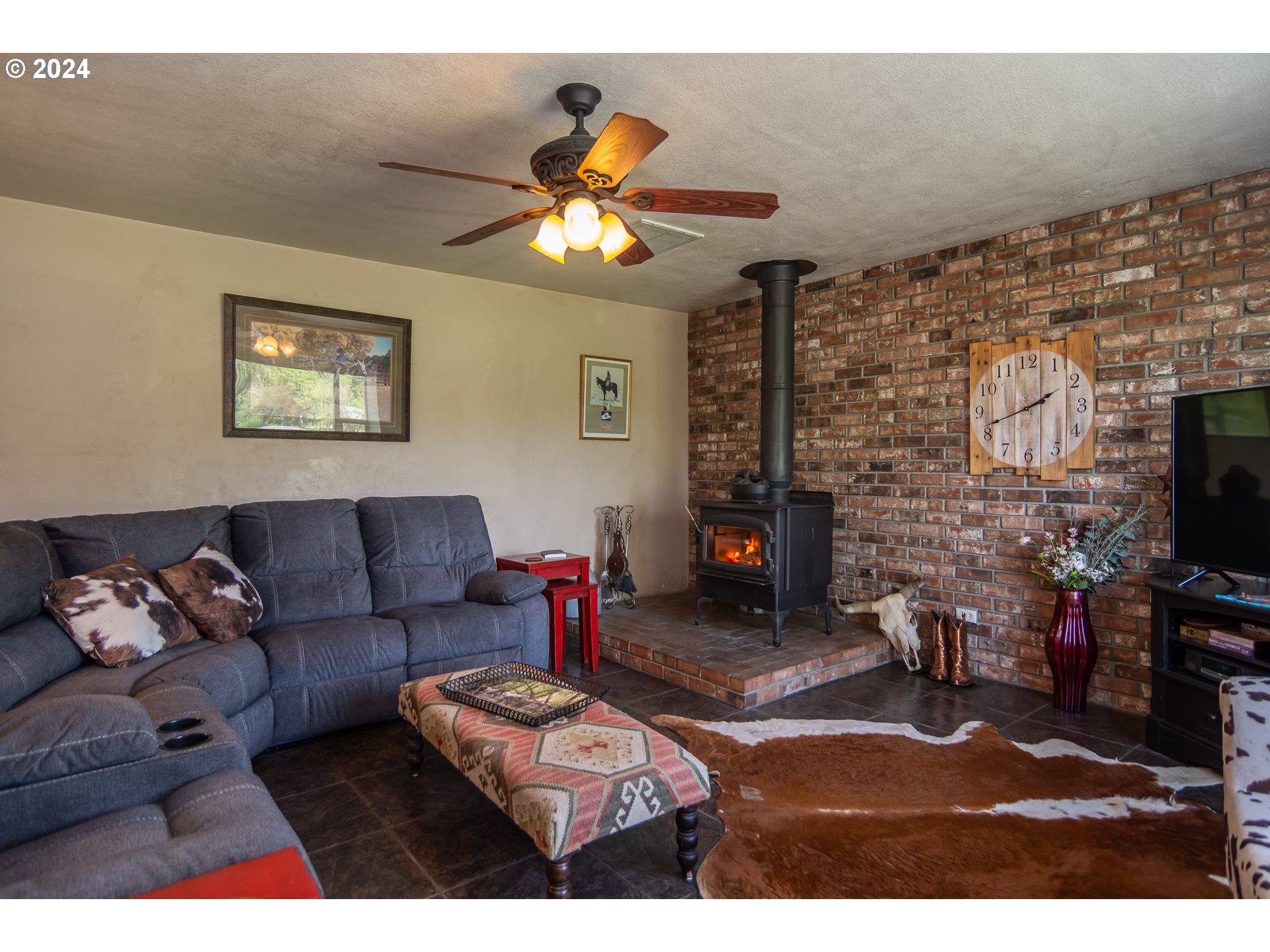 9373 Roberts Creek Road Roseburg, OR 97470 - Photo 4 of 48 Living Room