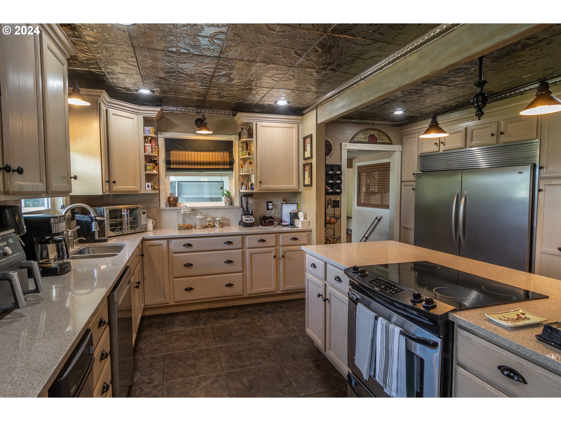 9373 Roberts Creek Road Roseburg, OR 97470 - Photo 7 of 48 Kitchen