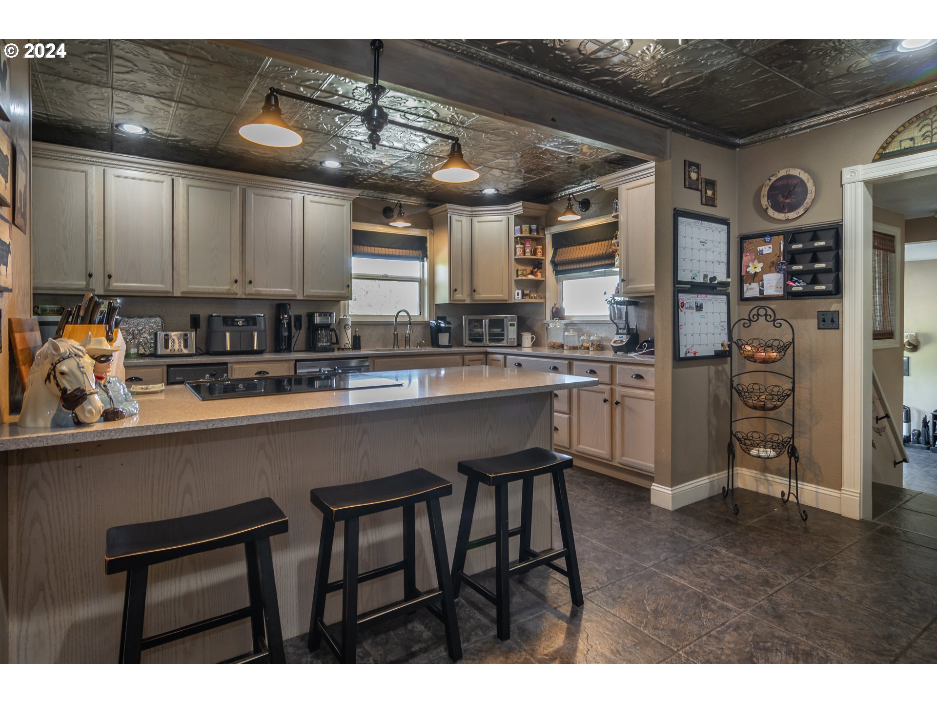 9373 Roberts Creek Road Roseburg, OR 97470 - Photo 9 of 48 Kitchen