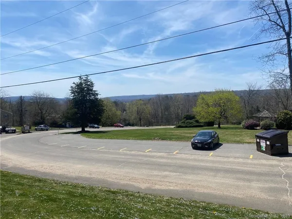 $1,400 | 16 Pilgrim Trail, Unit F8, Woodbury, CT 06798