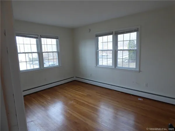 $1,400 | 16 Pilgrim Trail, Unit F8, Woodbury, CT 06798