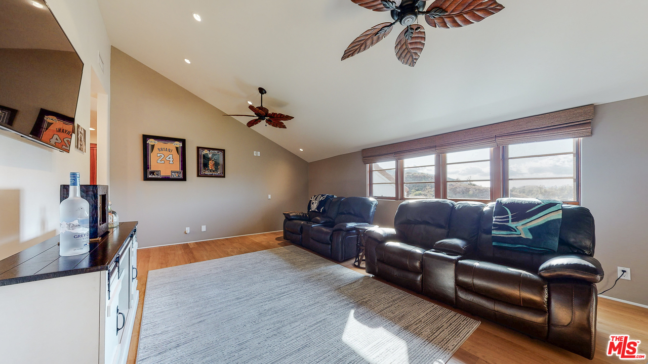 25316 Pacy Street Newhall, CA 91321 - Photo 32 of 53