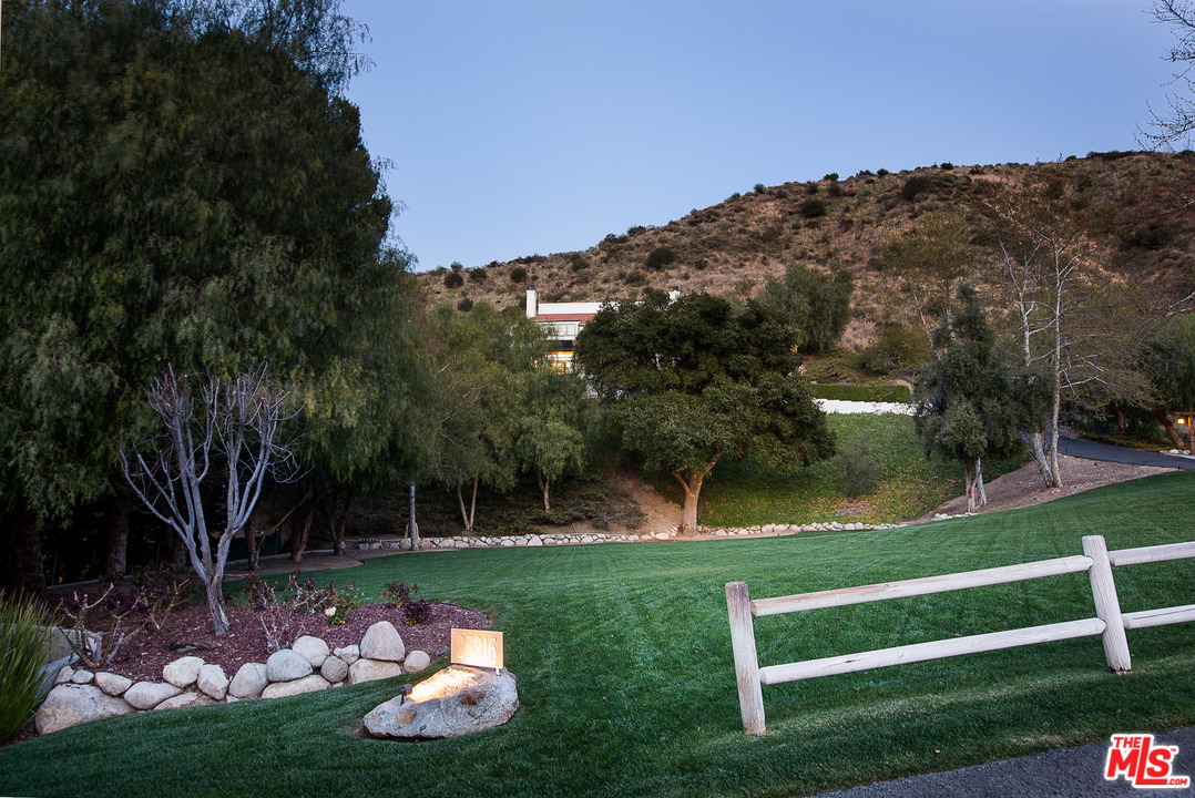 25316 Pacy Street Newhall, CA 91321 - Photo 46 of 53