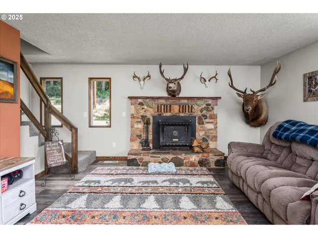 $499,000 | 7896 Highway 38, Drain, OR 97435