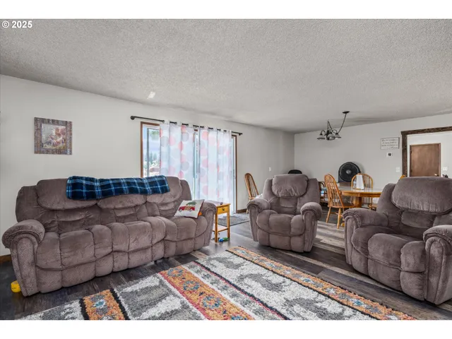 $499,000 | 7896 Highway 38, Drain, OR 97435