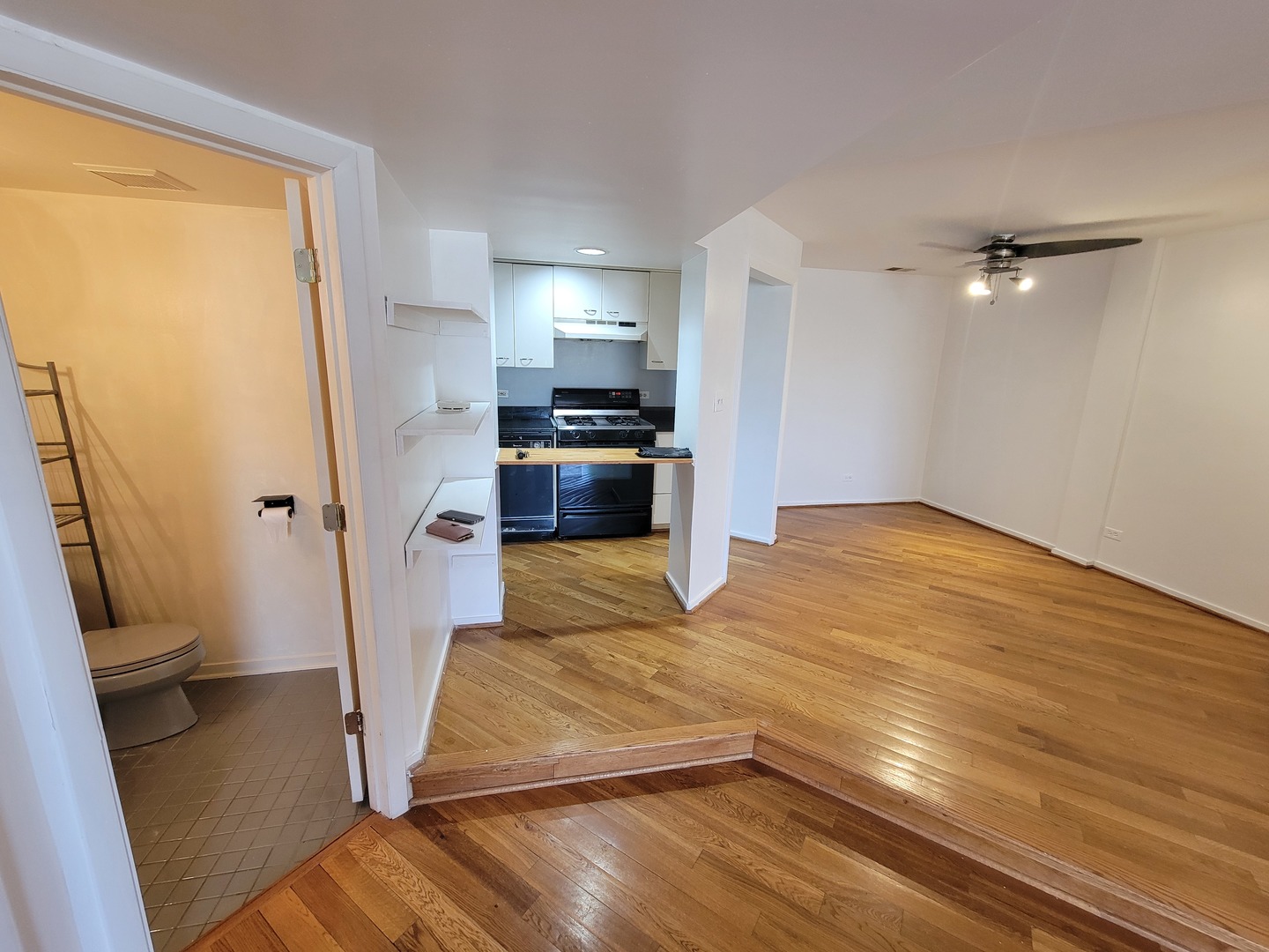 6337 Roosevelt Road, Unit 417 Berwyn, IL 60402 - Photo 19 of 37 a view of a kitchen from the hallway
