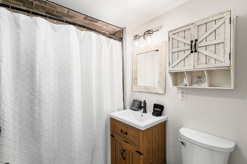 314 Kilpatrick Point Drive Hayesville, NC 28904 - Photo 30 of 50 a bathroom with a sink and a mirror