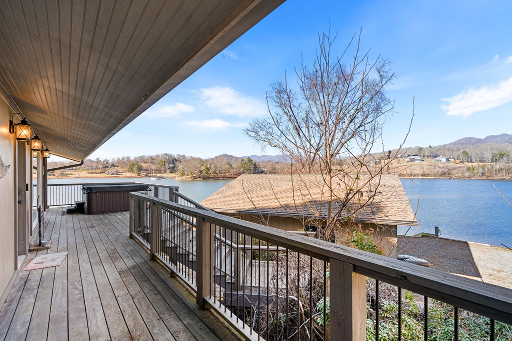 314 Kilpatrick Point Drive Hayesville, NC 28904 - Photo 33 of 50 a view of a balcony with wooden floor and fence