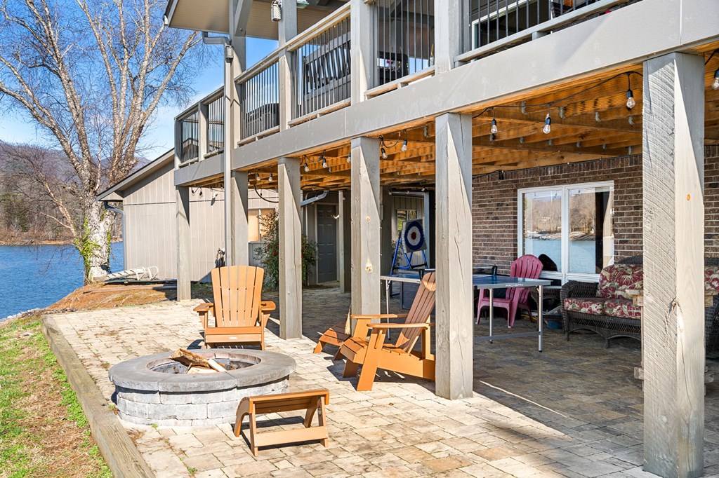314 Kilpatrick Point Drive Hayesville, NC 28904 - Photo 36 of 50 a outdoor space with the couches and dining table chair