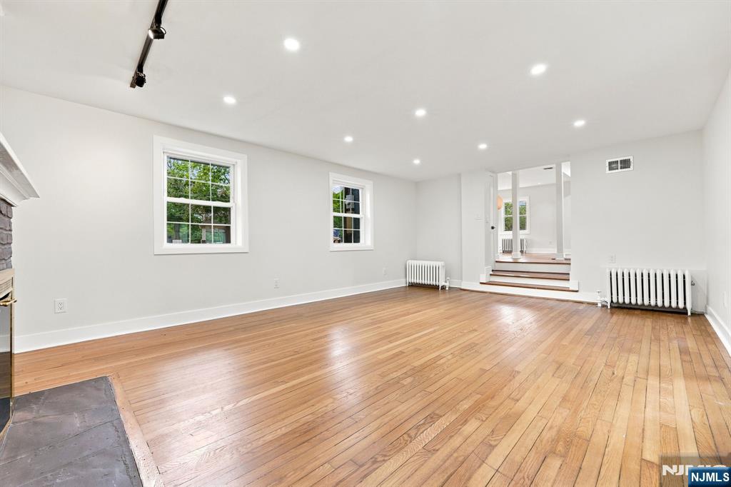 867 River Road Teaneck, NJ 07666 - Photo 17 of 45