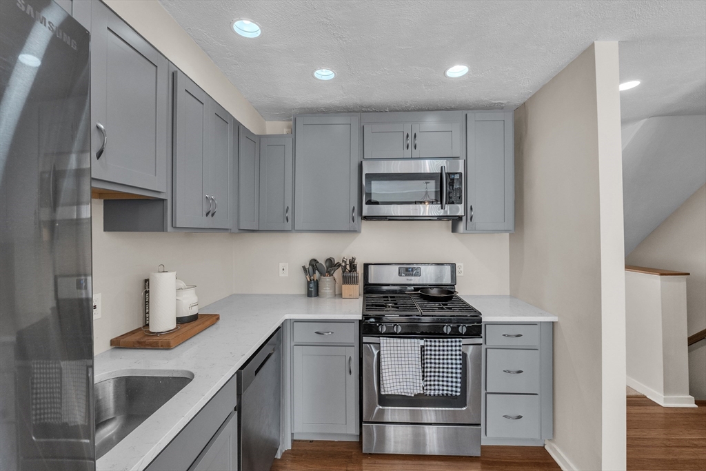 18 Merlin Court, Unit 18 Worcester, MA 01602 - Photo 4 of 18