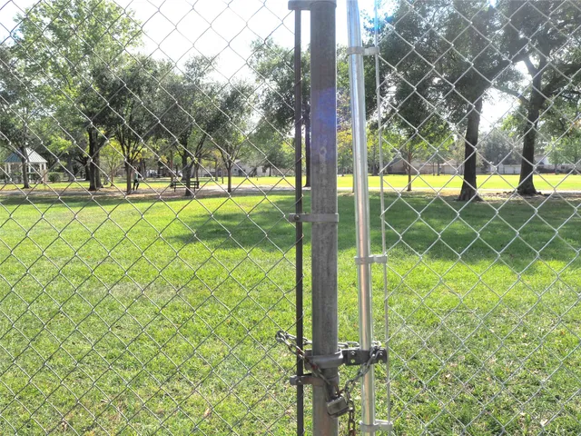 $2,800 | 10319 Raritan Drive, Houston, TX 77043