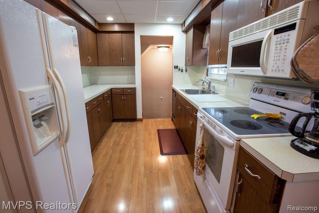 22123 Normandy Avenue Eastpointe, MI 48021 - Photo 5 of 15
