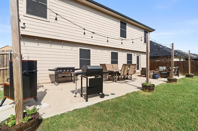 $324,900 | 548 Clearlake Drive, Waxahachie, TX 75165