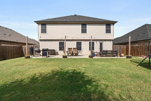 $324,900 | 548 Clearlake Drive, Waxahachie, TX 75165