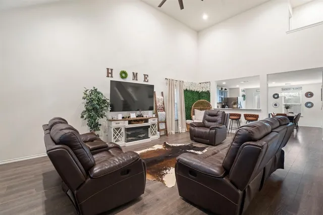 $324,900 | 548 Clearlake Drive, Waxahachie, TX 75165