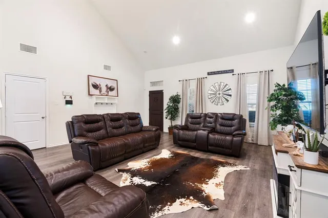 $324,900 | 548 Clearlake Drive, Waxahachie, TX 75165