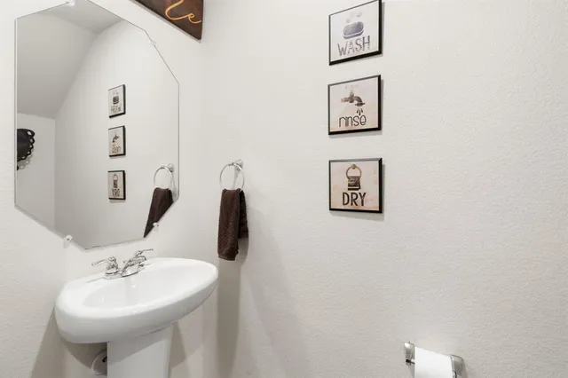 $324,900 | 548 Clearlake Drive, Waxahachie, TX 75165