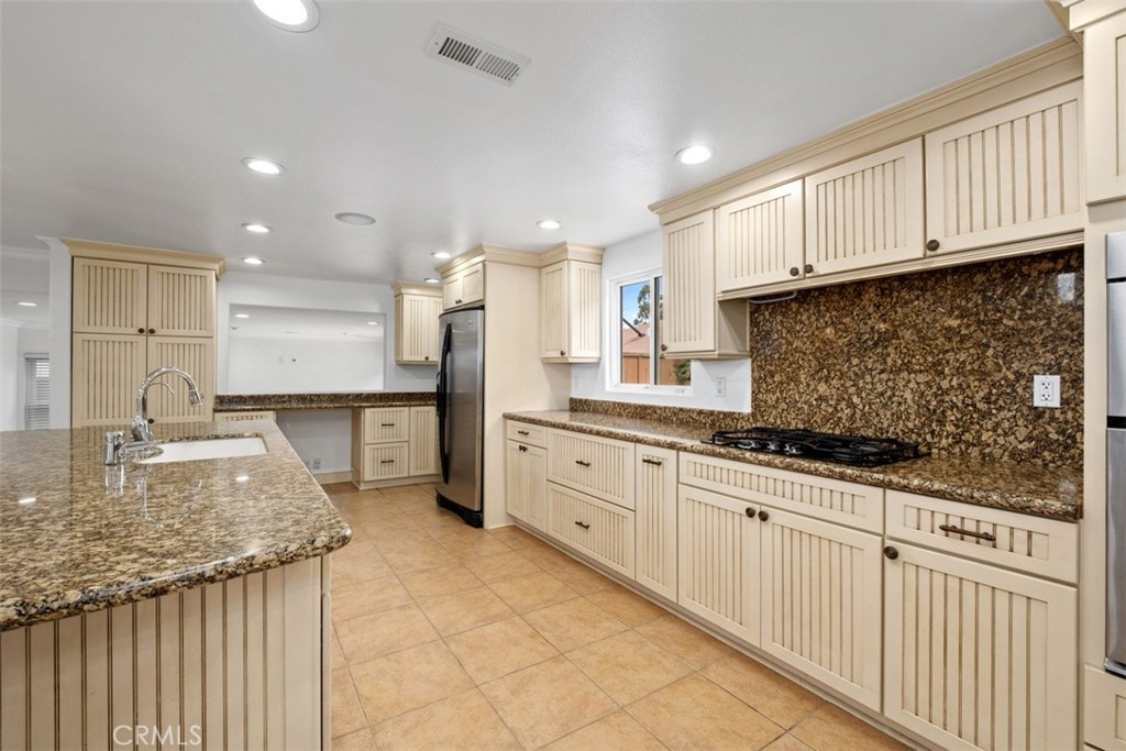 24422 Vía Del Rio Lake Forest, CA 92630 - Photo 13 of 41