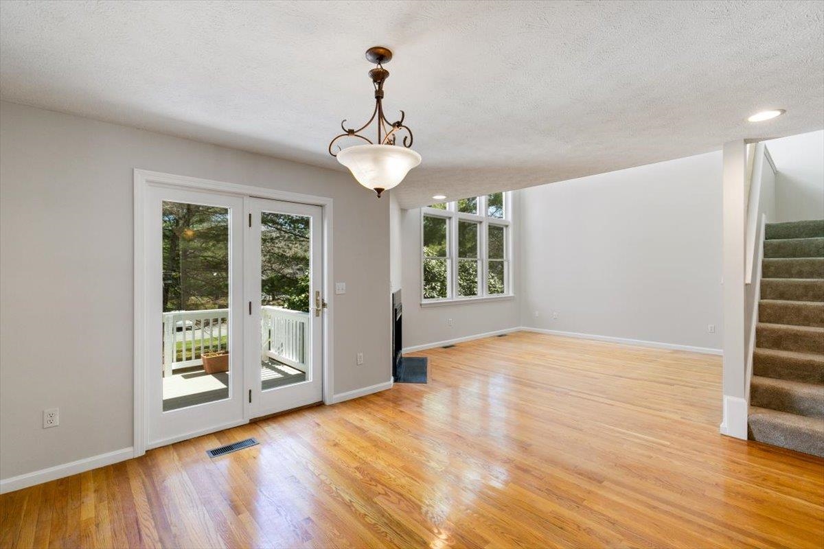 45 Cherry Hollow Road Nashua, NH 03062 - Photo 3 of 34 Gallery Image 3