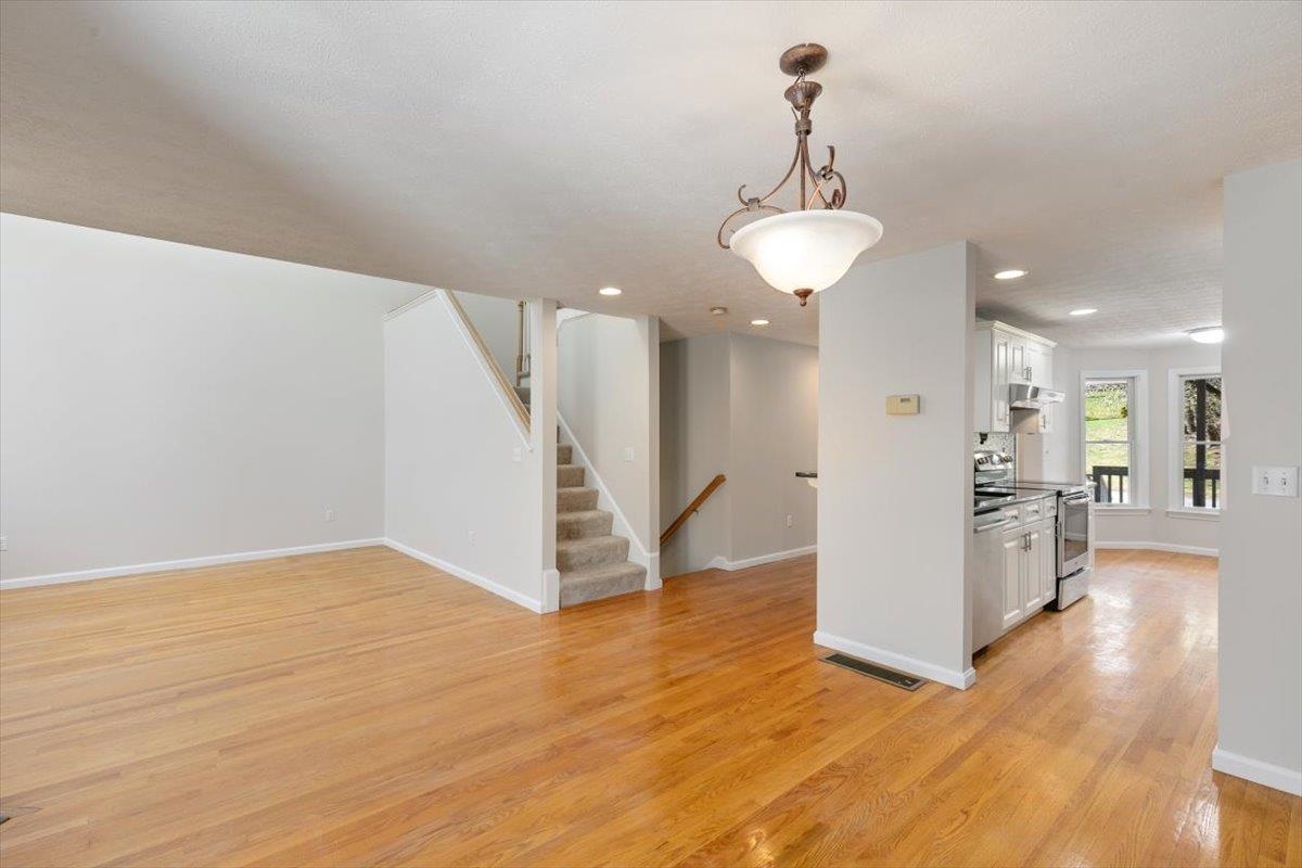 45 Cherry Hollow Road Nashua, NH 03062 - Photo 5 of 34 Gallery Image 5