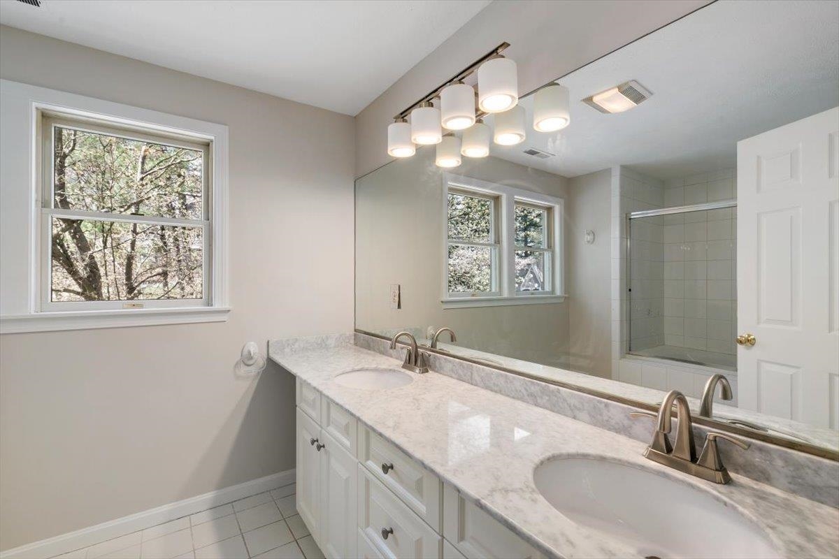 45 Cherry Hollow Road Nashua, NH 03062 - Photo 9 of 34 Gallery Image 9