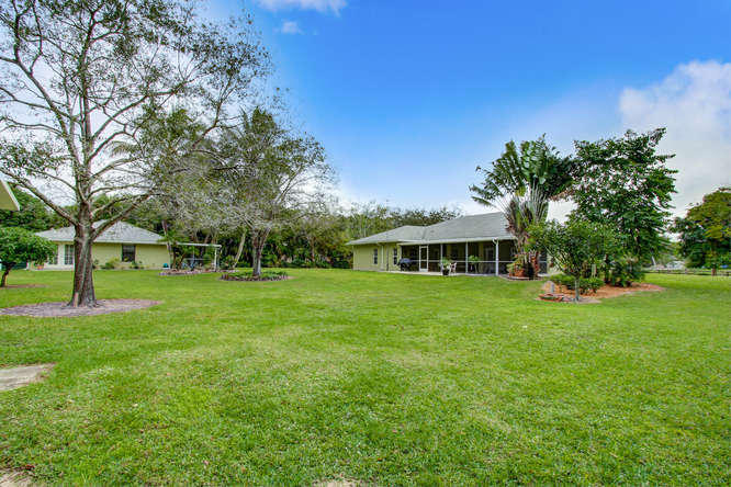 9481 154th Road North Jupiter, FL 33478 - Photo 21 of 32 Back of home and guest house