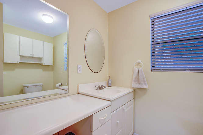9481 154th Road North Jupiter, FL 33478 - Photo 27 of 32 Guest house bathroom