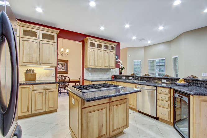 9481 154th Road North Jupiter, FL 33478 - Photo 9 of 32 Kitchen