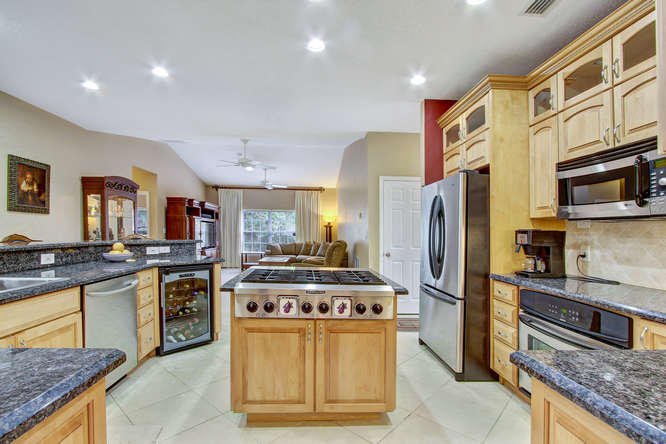 9481 154th Road North Jupiter, FL 33478 - Photo 10 of 32 Kitchen view to family room
