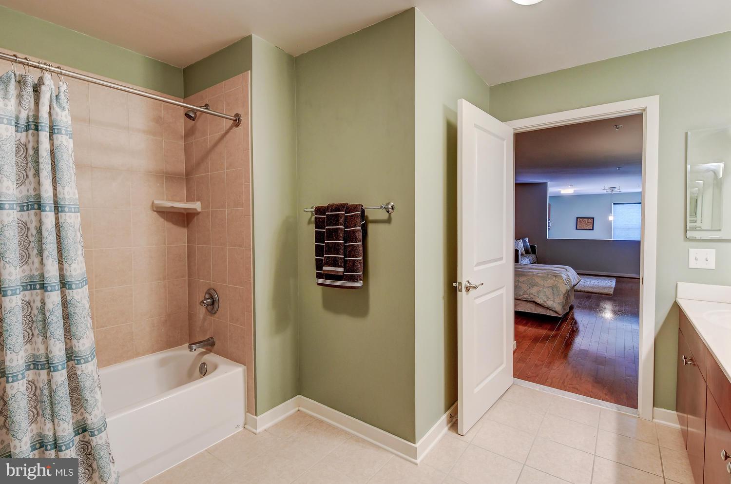 3201 St Paul Street, Unit 424 Baltimore, MD 21218 - Photo 30 of 36 Master Bathroom