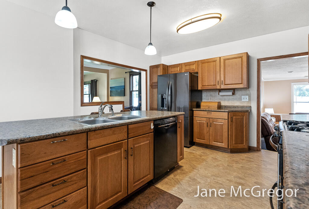 2589 Hall Road Muskegon, MI 49442 - Photo 15 of 47 2589HallRd34Lores