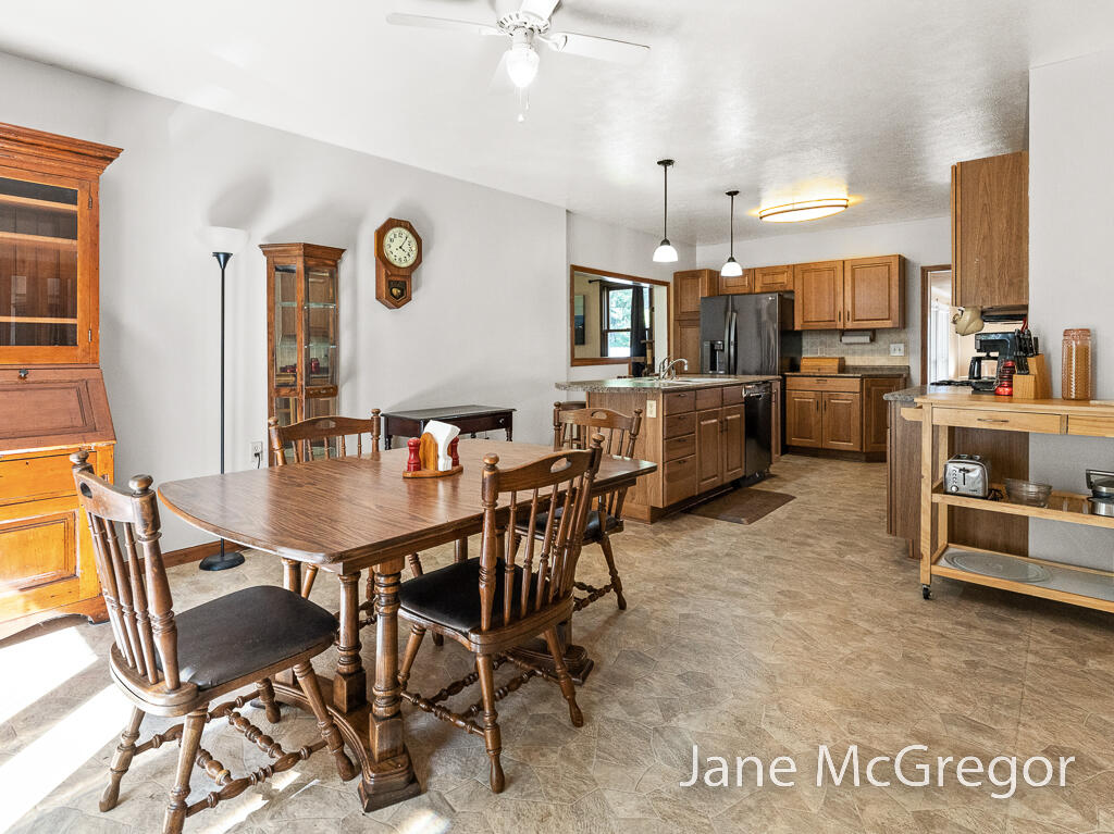 2589 Hall Road Muskegon, MI 49442 - Photo 18 of 47 2589HallRd30Lores