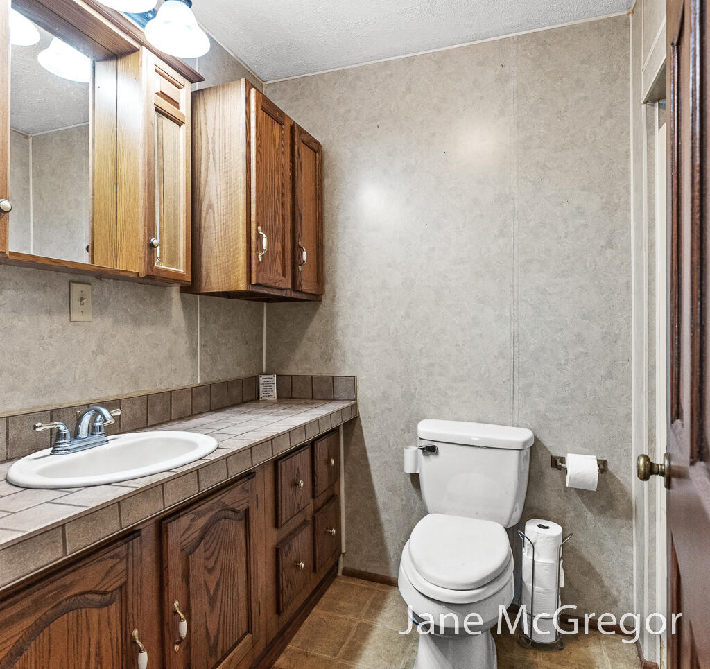 2589 Hall Road Muskegon, MI 49442 - Photo 26 of 47 2589HallRd39Lores