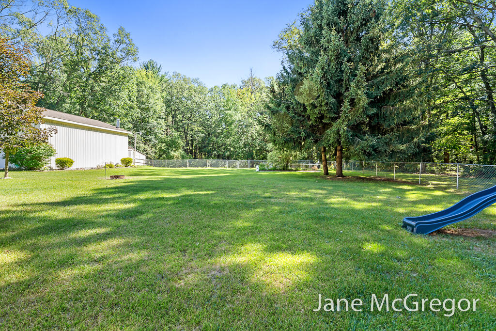 2589 Hall Road Muskegon, MI 49442 - Photo 34 of 47 2589HallRd17Lores