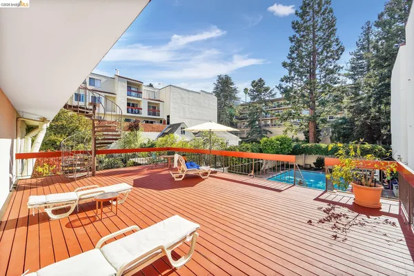 $343,000 | 2005 Pleasant Valley Avenue, Unit 215, Oakland, CA 94611