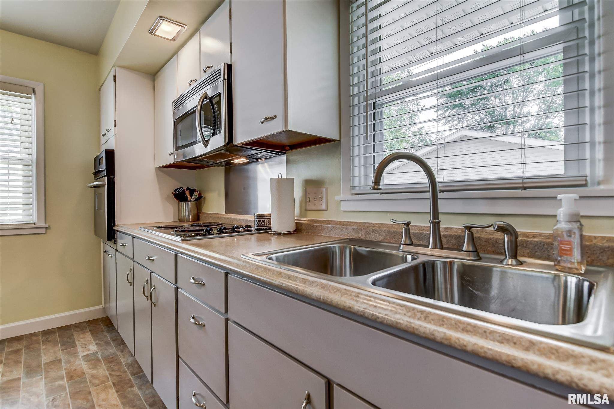 1824 Grant Street Springfield, IL 62703 - Photo 13 of 35